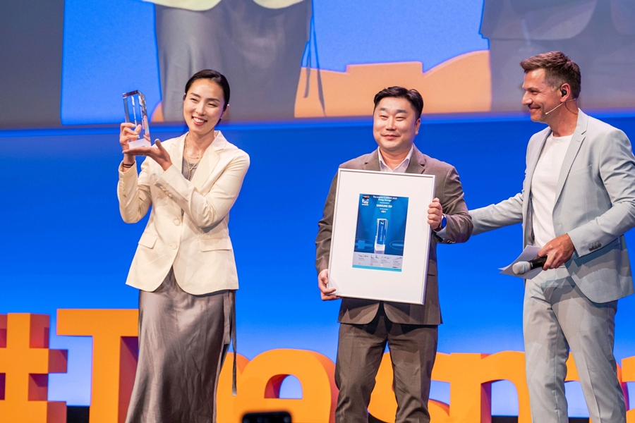 사진1_수정)삼성SDI-'더-스마터-E-어워드'-위너-수상